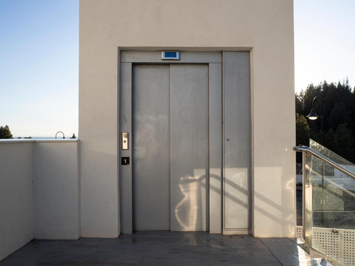 Wonderful, Excellent New 4-bed Near Malaga With Indoor And Outdoor Swimmimg Pools, Gym And Sauna Facilities El Faro