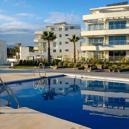 Malaga Oasis: 4-Bed Apartment with Dual Pools and Wellness Center El Faro Exterior photo