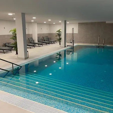 Malaga Oasis: 4-Bed Apartment with Dual Pools and Wellness Center El Faro Exterior photo