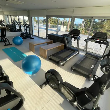 Malaga Oasis: 4-Bed Apartment with Dual Pools and Wellness Center El Faro Exterior photo