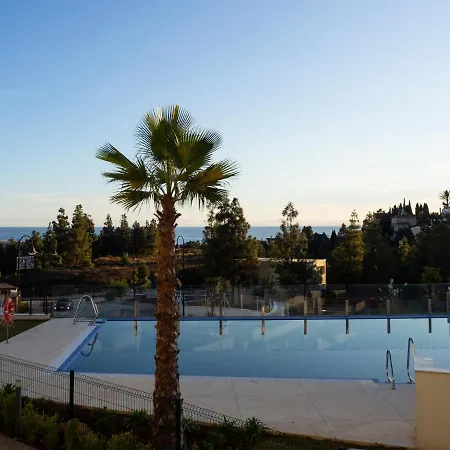 Malaga Oasis: 4-Bed Apartment with Dual Pools and Wellness Center El Faro Exterior photo