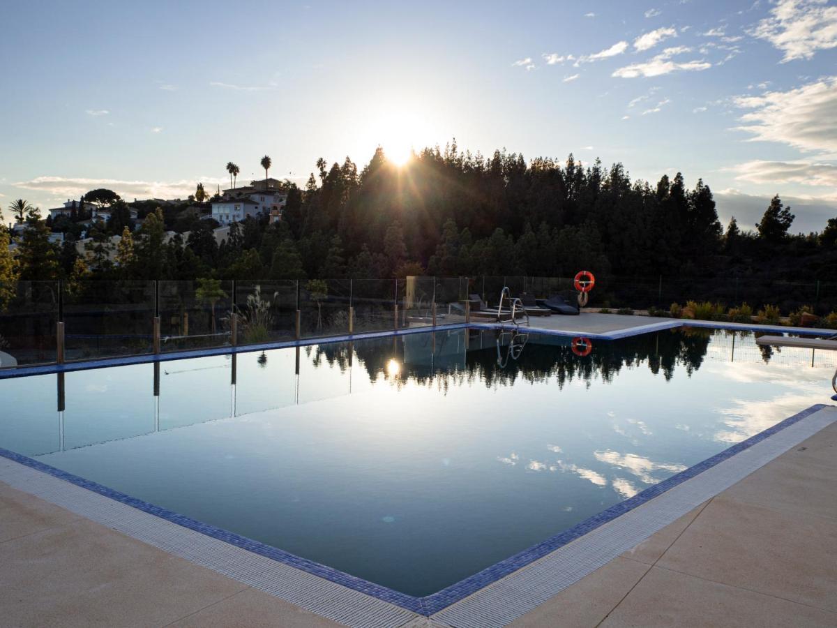 Malaga Oasis: 4-bed With Dual Pools And Wellness Center Apartment